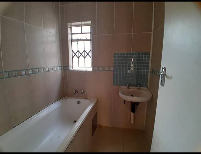 3 BEDROOM HOUSE FOR SALE IN ROSSLYN